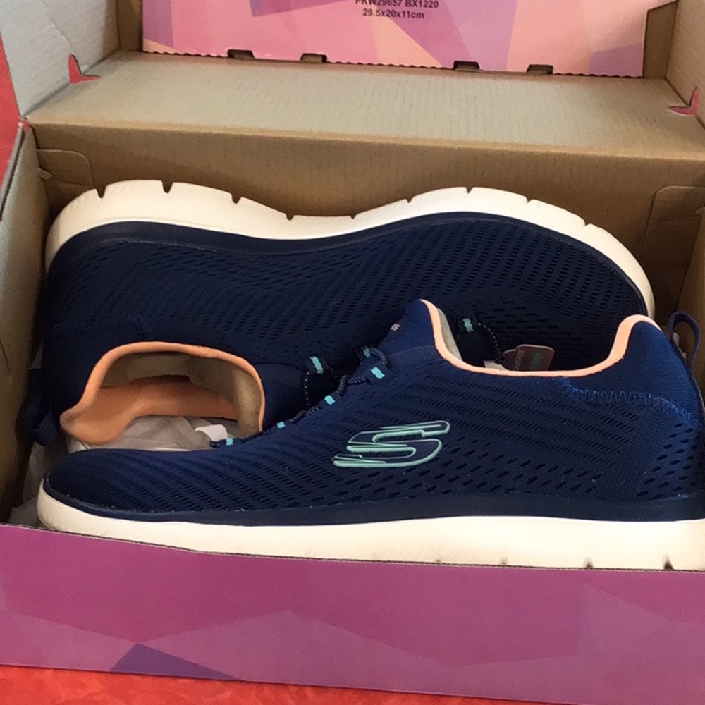 New in box Skechers memory foam sneaks !